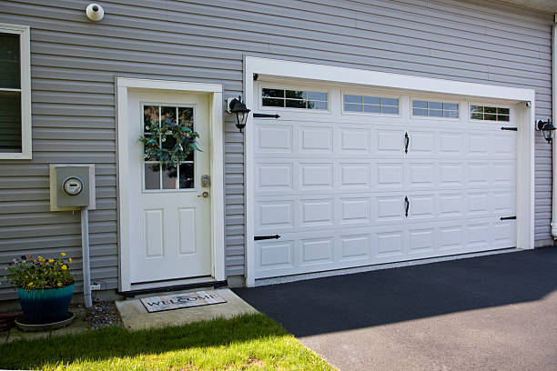 24/7 Emergency Garage Door Panel Replacement experts in Sudley, VA